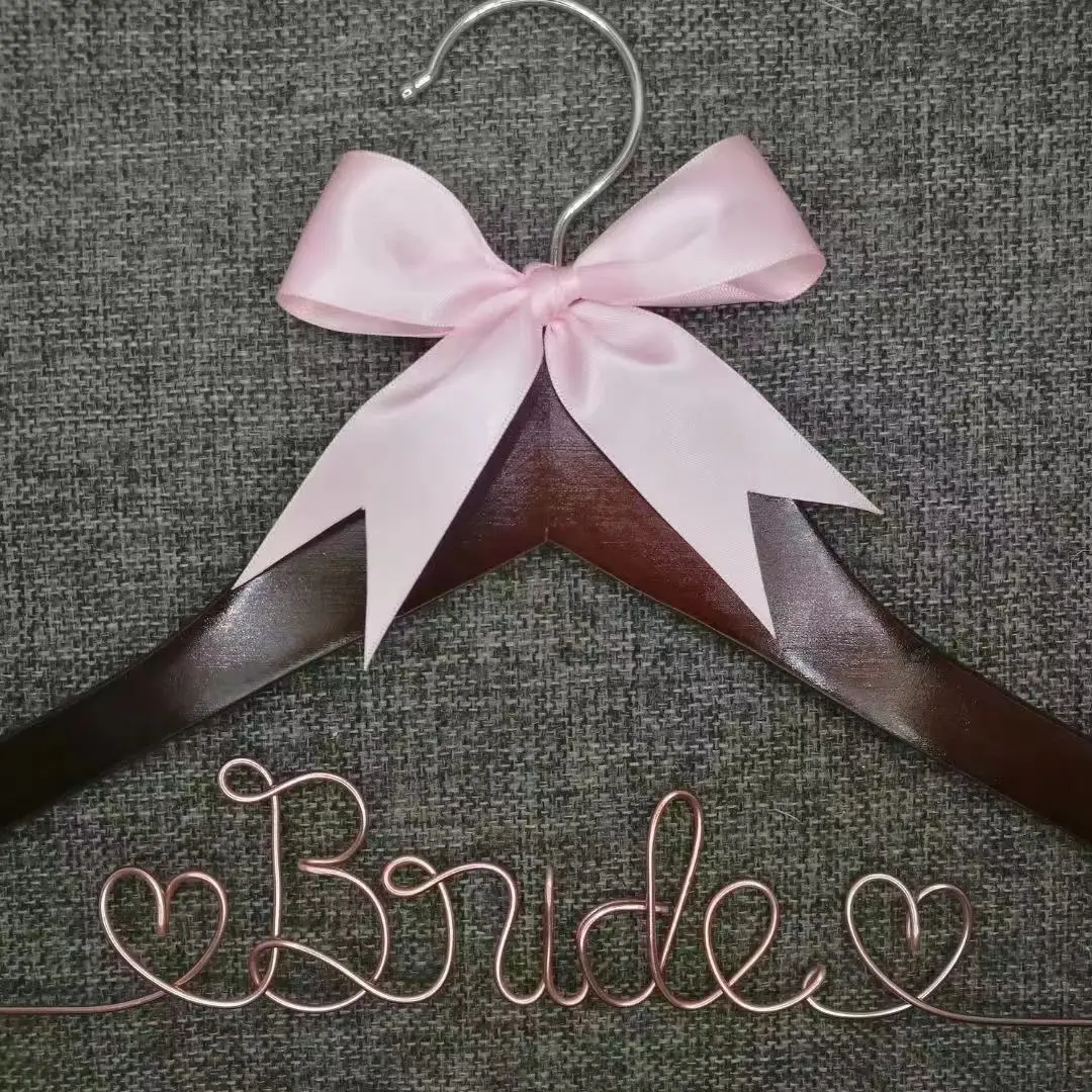 Свадебная Вешалка. Подарки подружки невесты имя вы можете настроить текст | Дом и