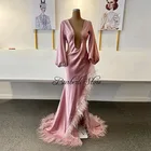 Женское атласное платье с рюшами, розовое платье с разрезом и перьями, с пышными рукавами