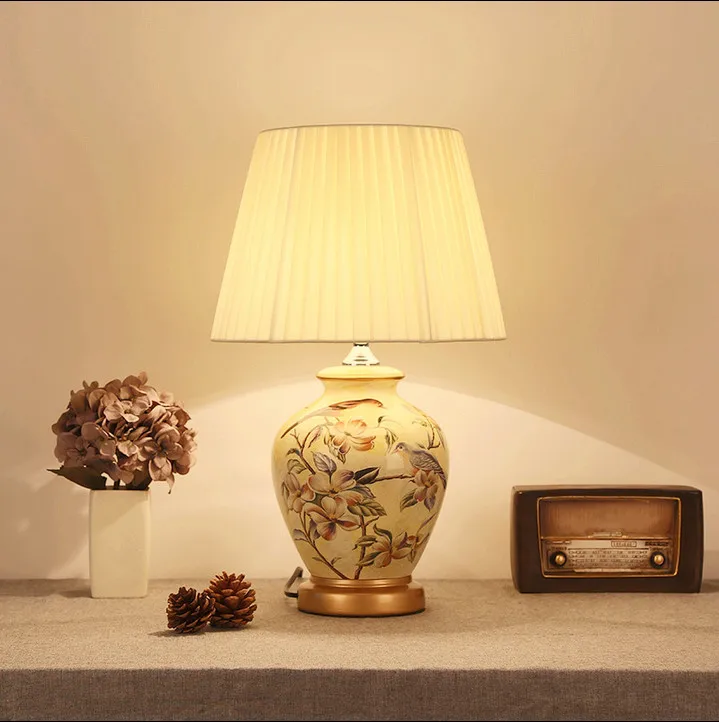 Китайские керамические настольные лампы с цветами и птицами. Ретро-стиль, желтый корпус, диммерный выключатель и тканевая лампа E27 для спальни, прихожей и студии. Модель MF028.
