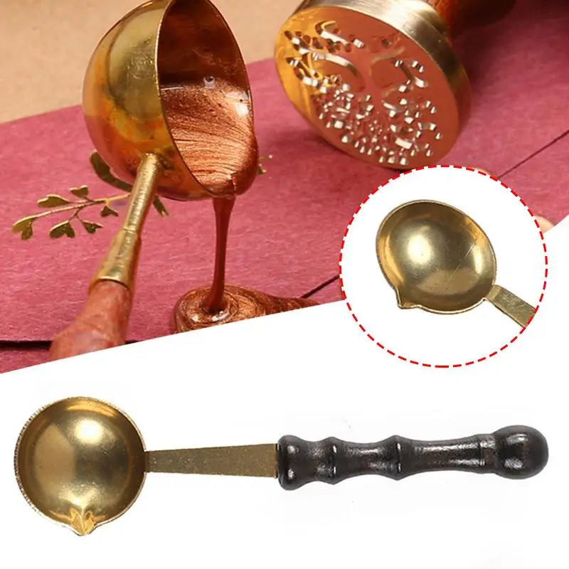 В конструкции огонь ложка используется лакированная Ложка деревянная медная