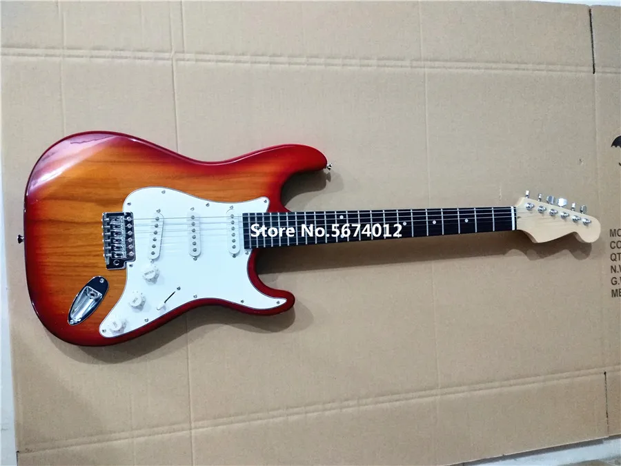 Унаследование классической вишнево-красной электрогитары с белой защитной пластиной, 3 одиночных звукоснимателя, может быть бесплатно настроена с доставкой.