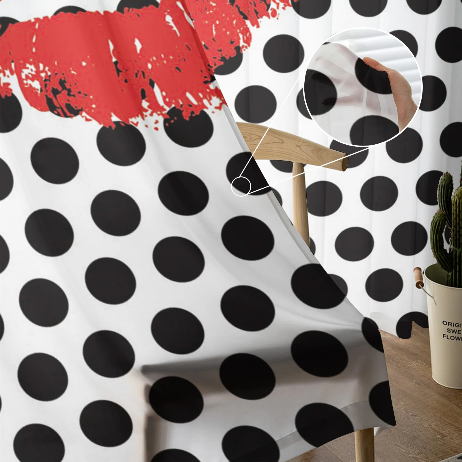 Черный с узором в горошек принтом виде красных губ сплошные оконные панельные