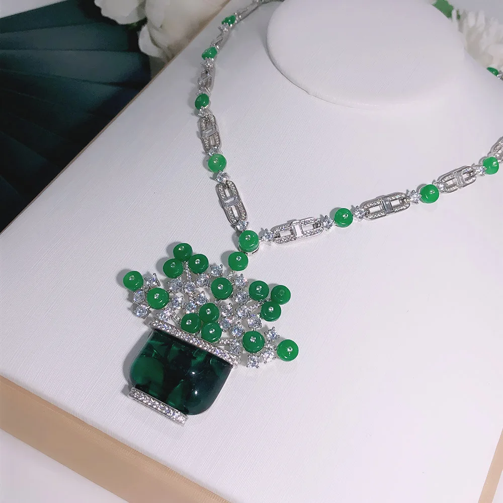fashion luxury green chalcedony necklace womens fowers shiny classic brand jewelry hot sale party wedding lucky free global shipping