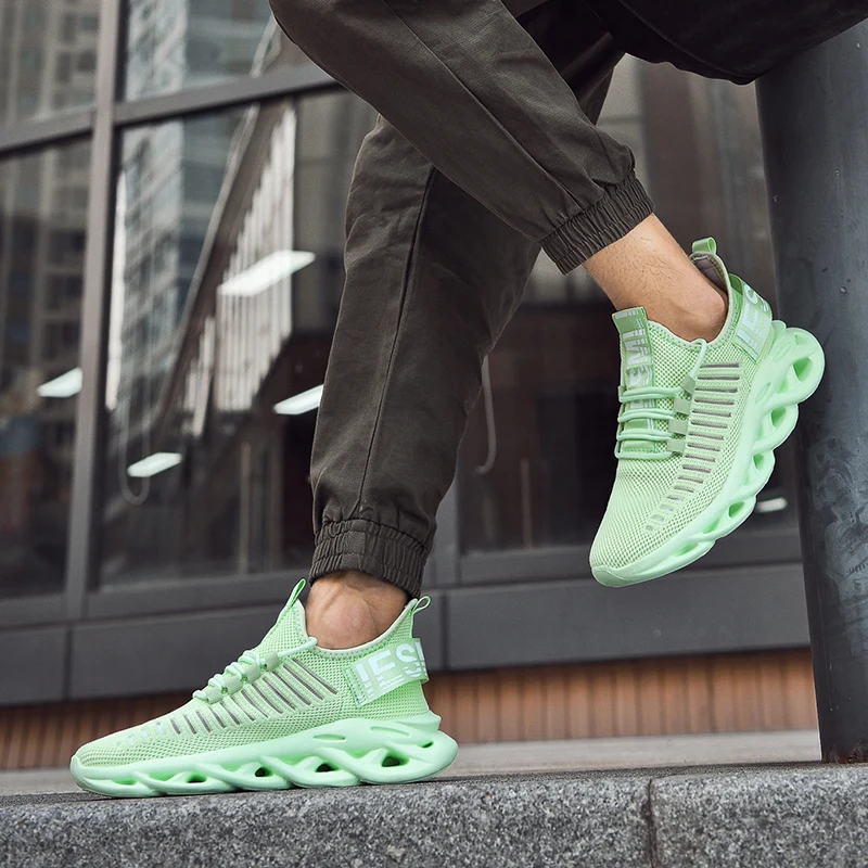 

Twist Bottom Sneakers Men Lightweight Mesh Breathable Lace Up 4 Colors Outdoor Casual Men Shoes Zapatillas Hombre Taille 46