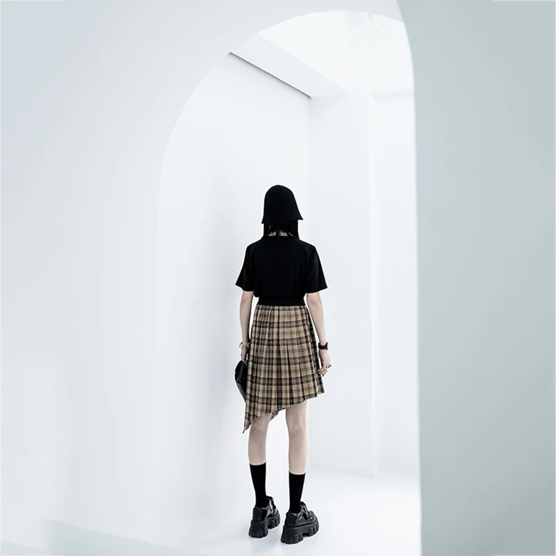 

[EAM] High Waist Black Spliced Belt Pleated Plaid Irregular Half-body Skirt Women Fashion Tide New Spring Summer 2021 1DD7557