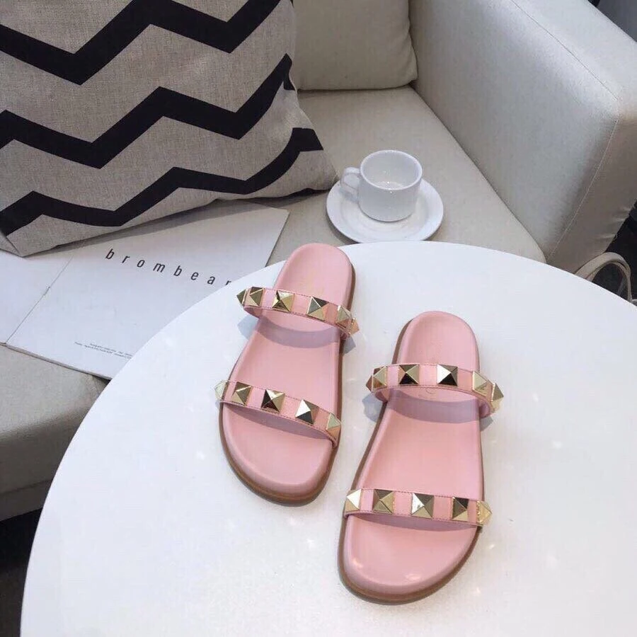 

Rivets Colourful Women Slippers Studed Summer Fashion No-slip Outdoor Beach Female Sandals 2020 New Luxury Designer Flip Flop