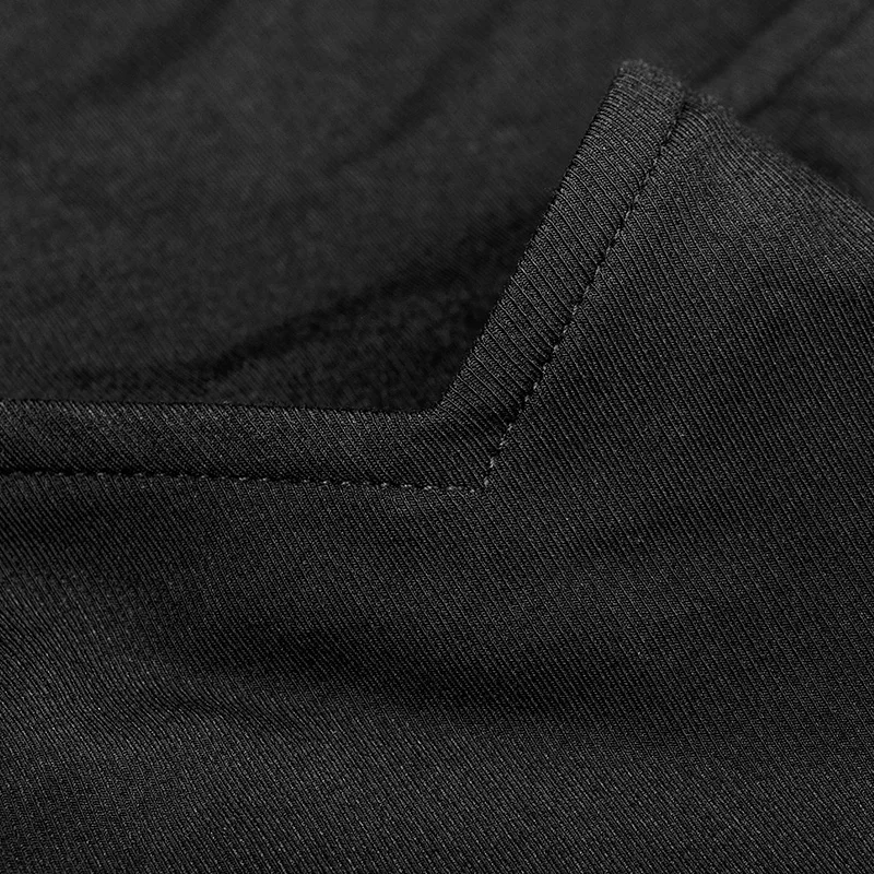 Женская футболка с коротким рукавом черная трикотажная v-образным вырезом в