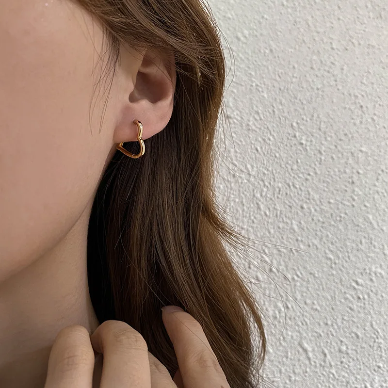 

Stainless Steel Love For Women Simple Cute Sweet Heart Buckle Hoop Earrings Fashion Heart-shaped Circle Piercing Earring Jewelry