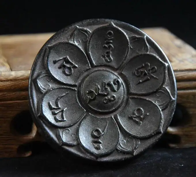 

Hongshan culture archaize black iron meteorite lotus pendant statue