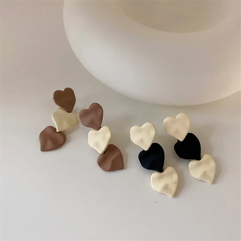 

Irregular Heart Bump Color Spray Paint Earrings South Korea's Temperament Vogue Stud Earrings Ms Travel Jewelry Accessories 2021