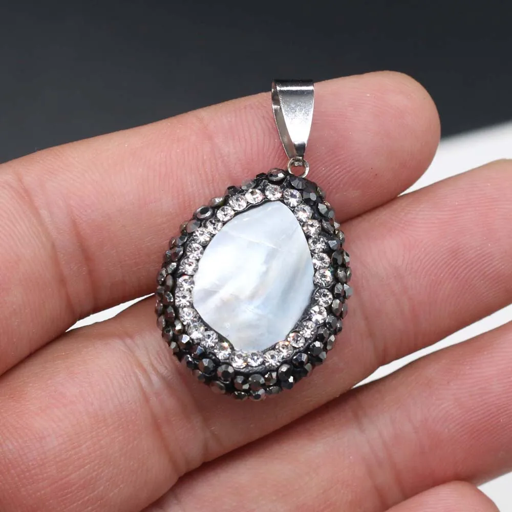 

Natural Shell Pendant Necklace Charms Diamon-Studded Water Drop Shape Shell Pendant for Jewelry Making DIY Necklace Size 22x30mm