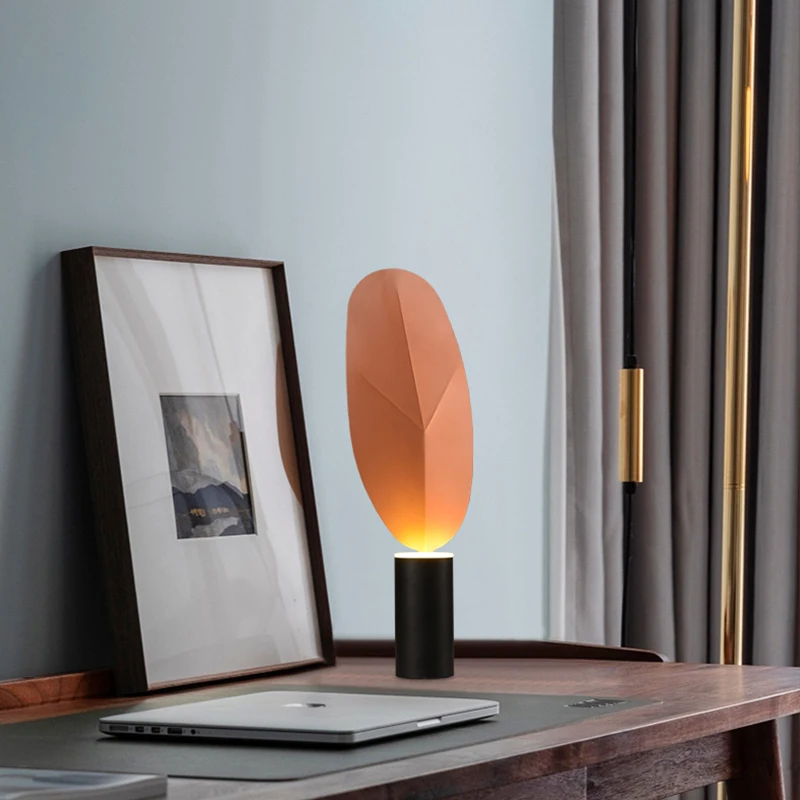 Современная декоративная настольная лампа в скандинавском стиле с листьями