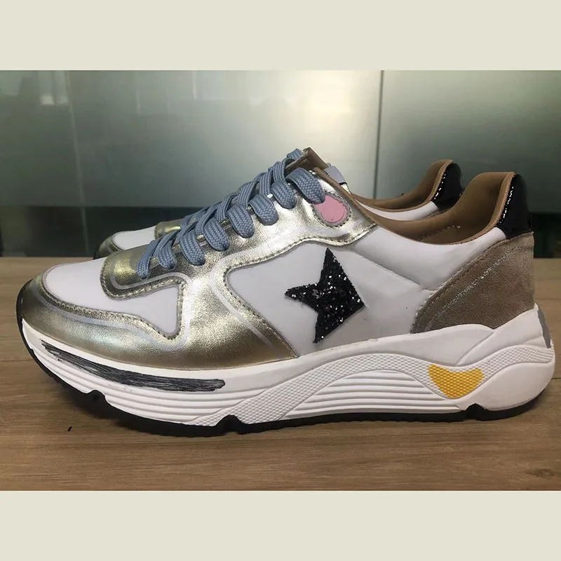 

2021 всесезонные новые ретро туфли в стиле ретро с блестками небольшие грязные туфли для влюбленных повседневные беговые кроссовки Нескольз...