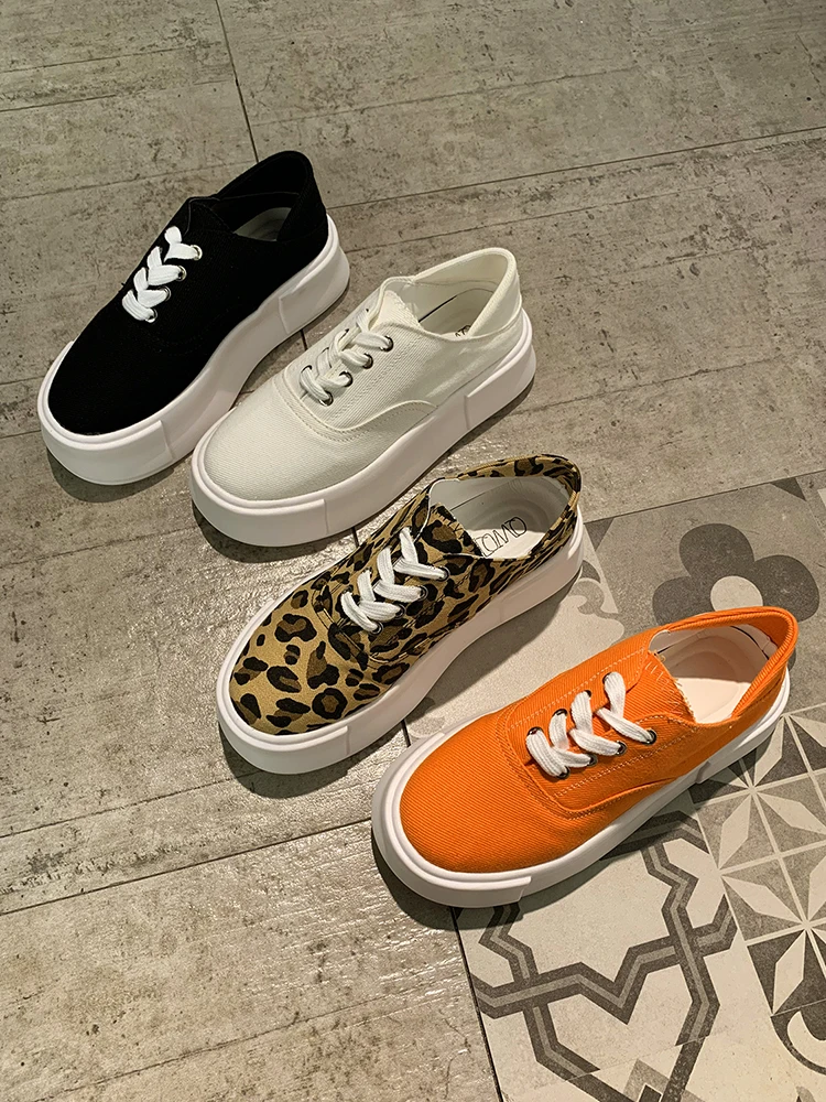 

Женские кроссовки на платформе, повседневные кроссовки леопардовой расцветки, с закрытым носком, на танкетке, лето 2022