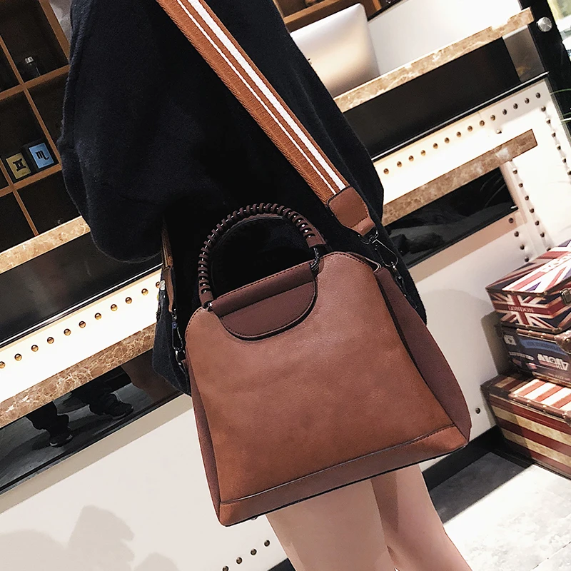 Сумка женская на весну и лето 2019 г. с широким ремешком через плечо сумка в стиле