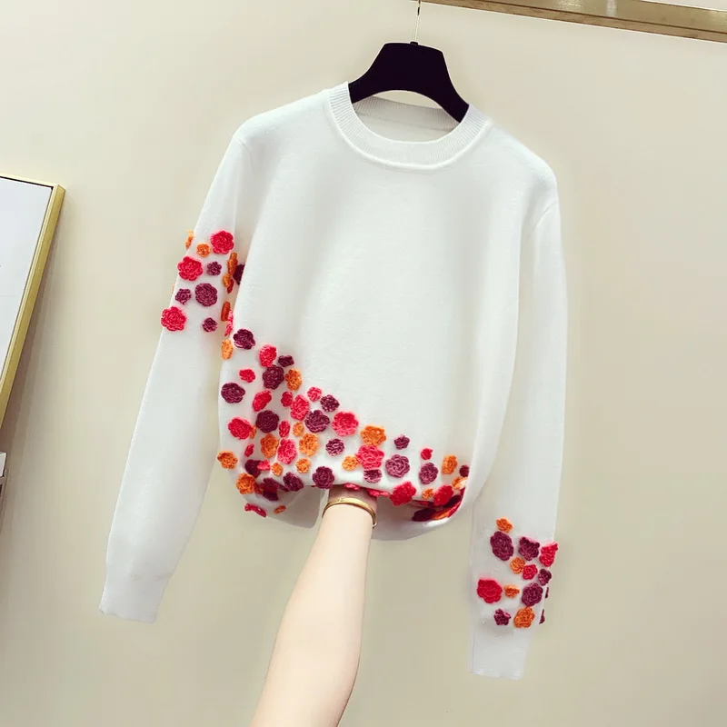 Женский свободный свитер с вышивкой трикотажный белый джемпер ручной работы