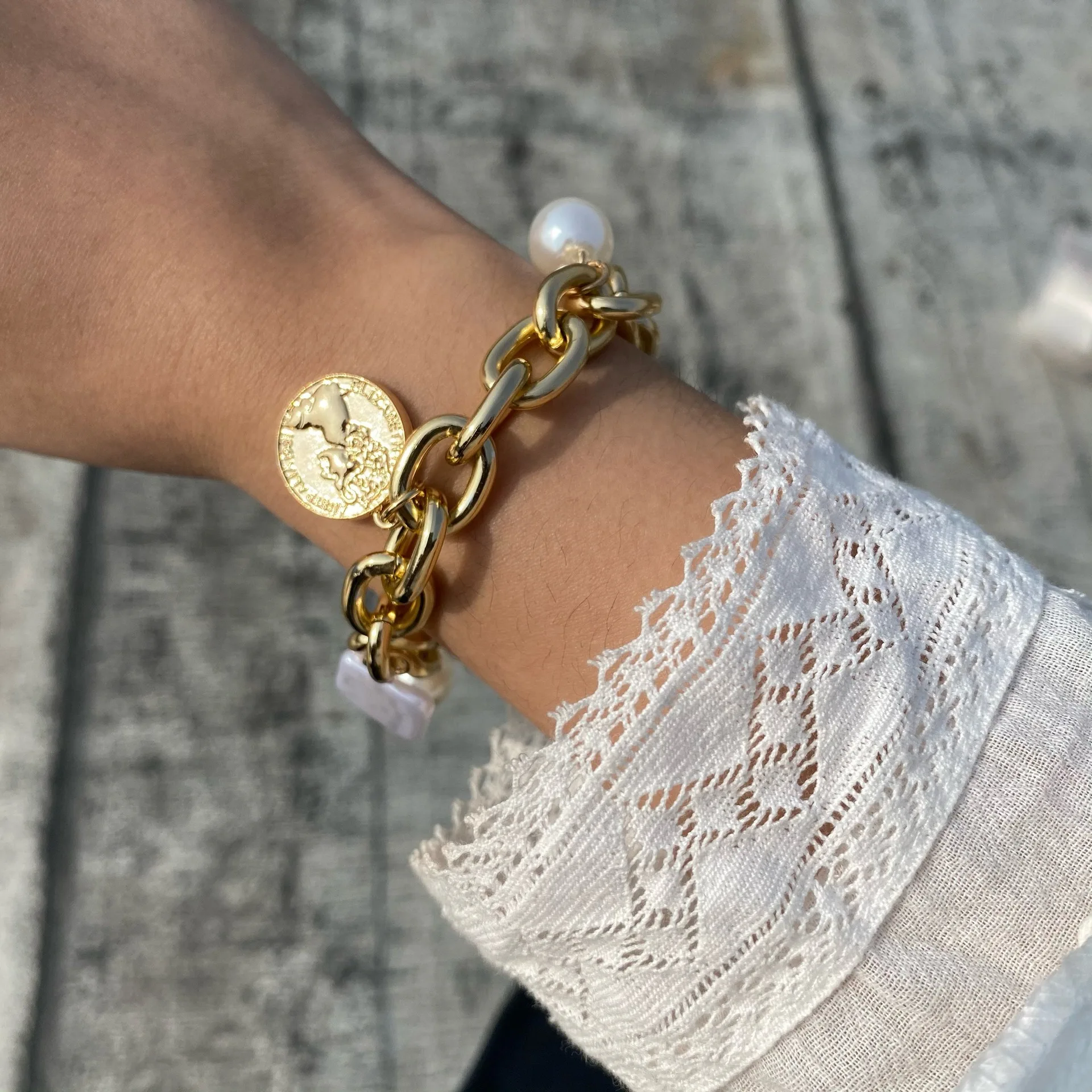 

Punk Gothic Imitation Pearls Lock Bracelets Female Coin Bracelet Bangles For Women Fashion Gold Coin Jewelry Gifts