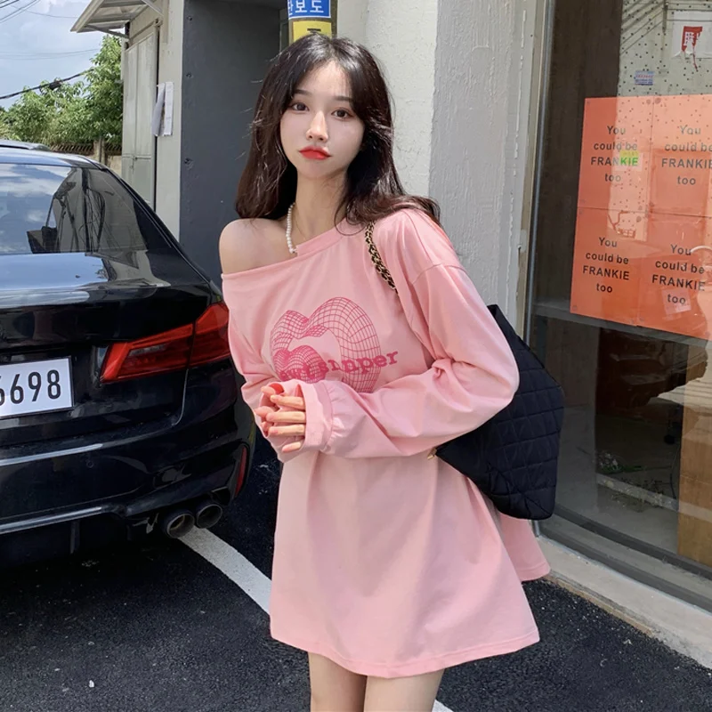 

Women's Mid-Length Top Sneaky Design off-the-Shoulder Design Chain