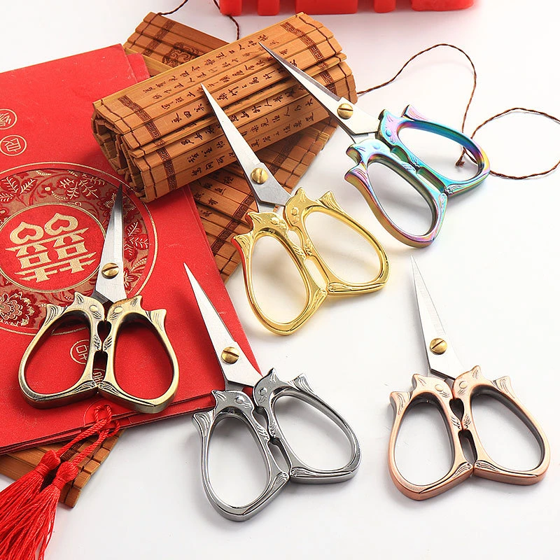 

Squirrel Design Cute Golden Small Scissors for Sewing Dropshipping Center DIY Sewing Supplies Vintage Scissors Zig Zag Scissors