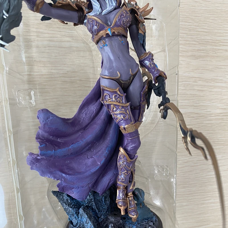 

WOW Sylvanas Windrunner Statue Figure Model Toy