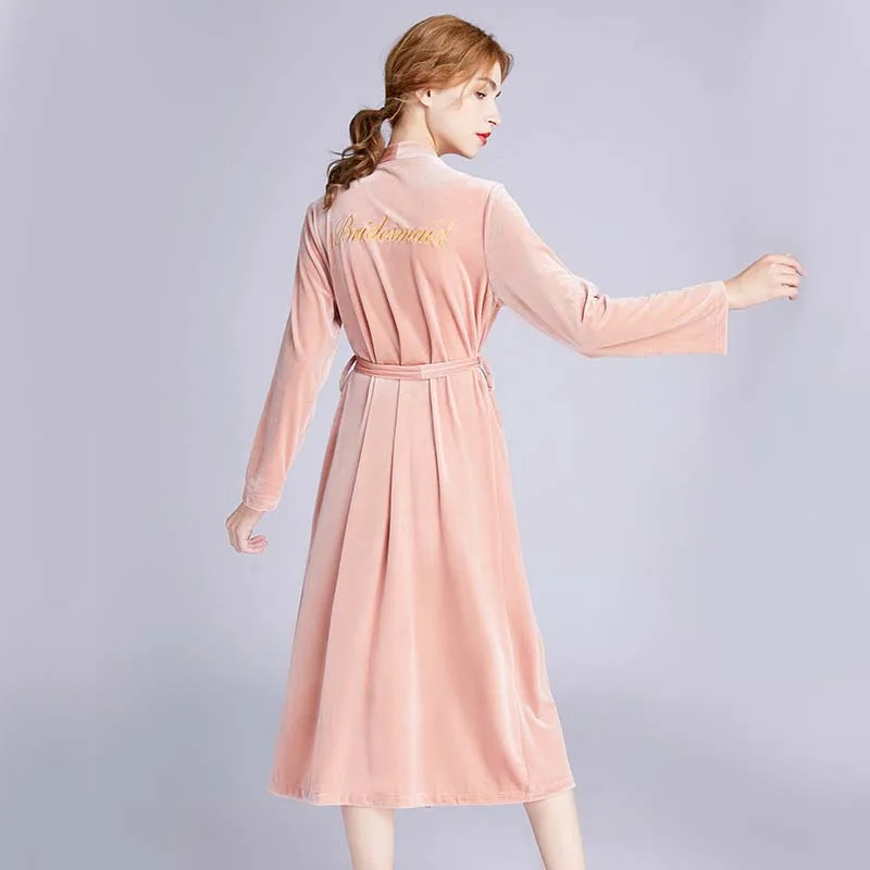 Блестящий бархатный женский длинный ночной халат с вышивкой для подружки