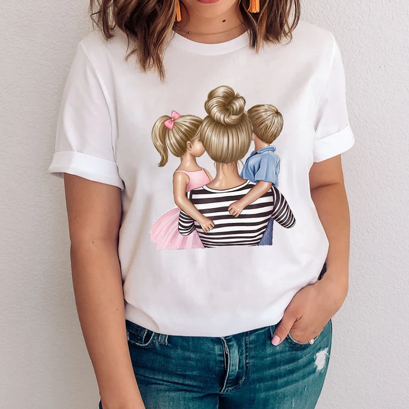 

Футболка женская с принтом «Мама и дети»