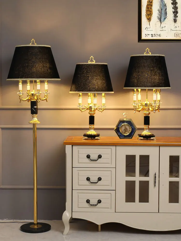

Высококачественная Роскошная модная Настольная лампа с черными кристаллами, прикроватная лампа для спальни, маленькие современные декора...