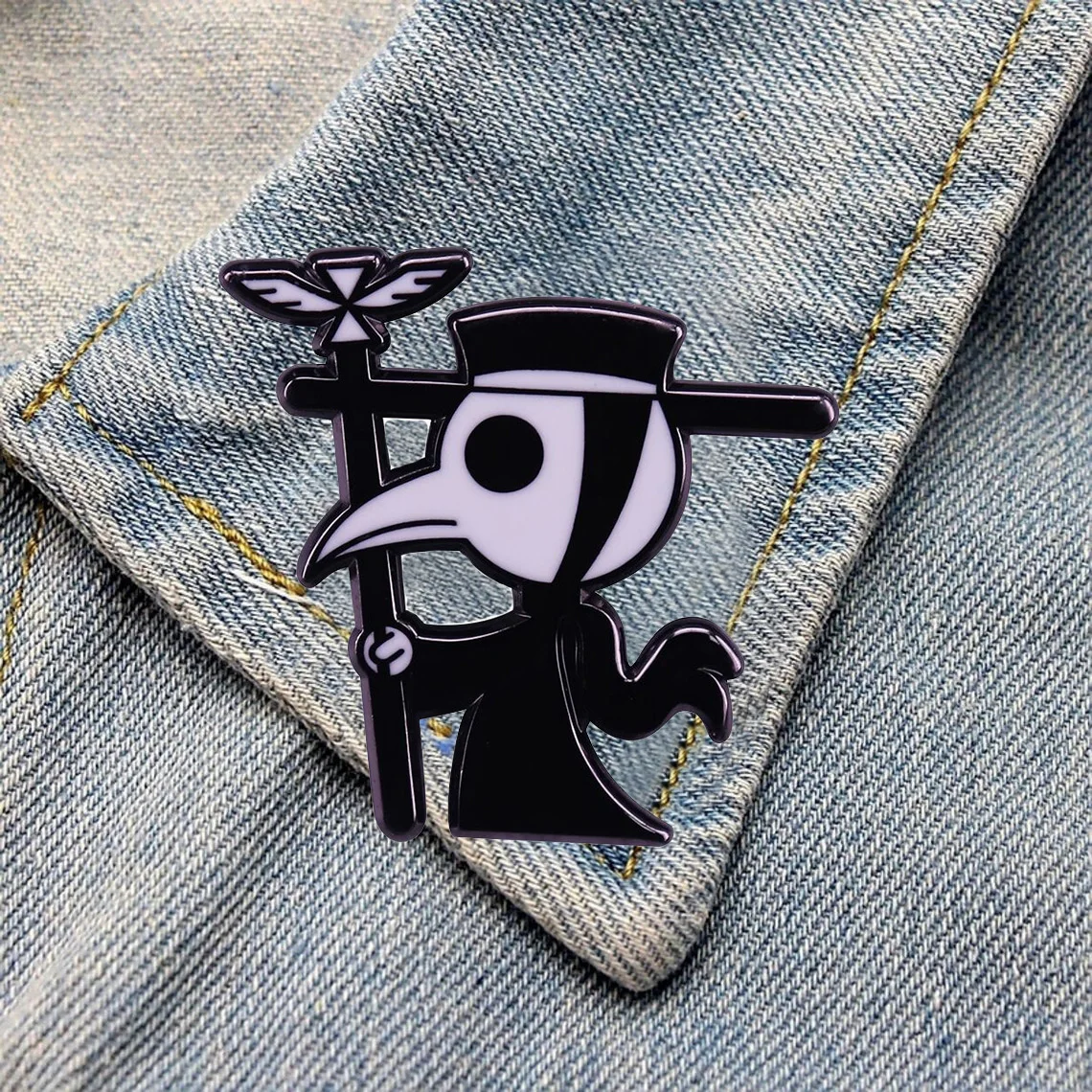 

DZ687 Plague Doctor Enamel Pin Brooches Bag Lapel Pin Cartoon Holiday Badge Jewelry Gift for Kids Friends