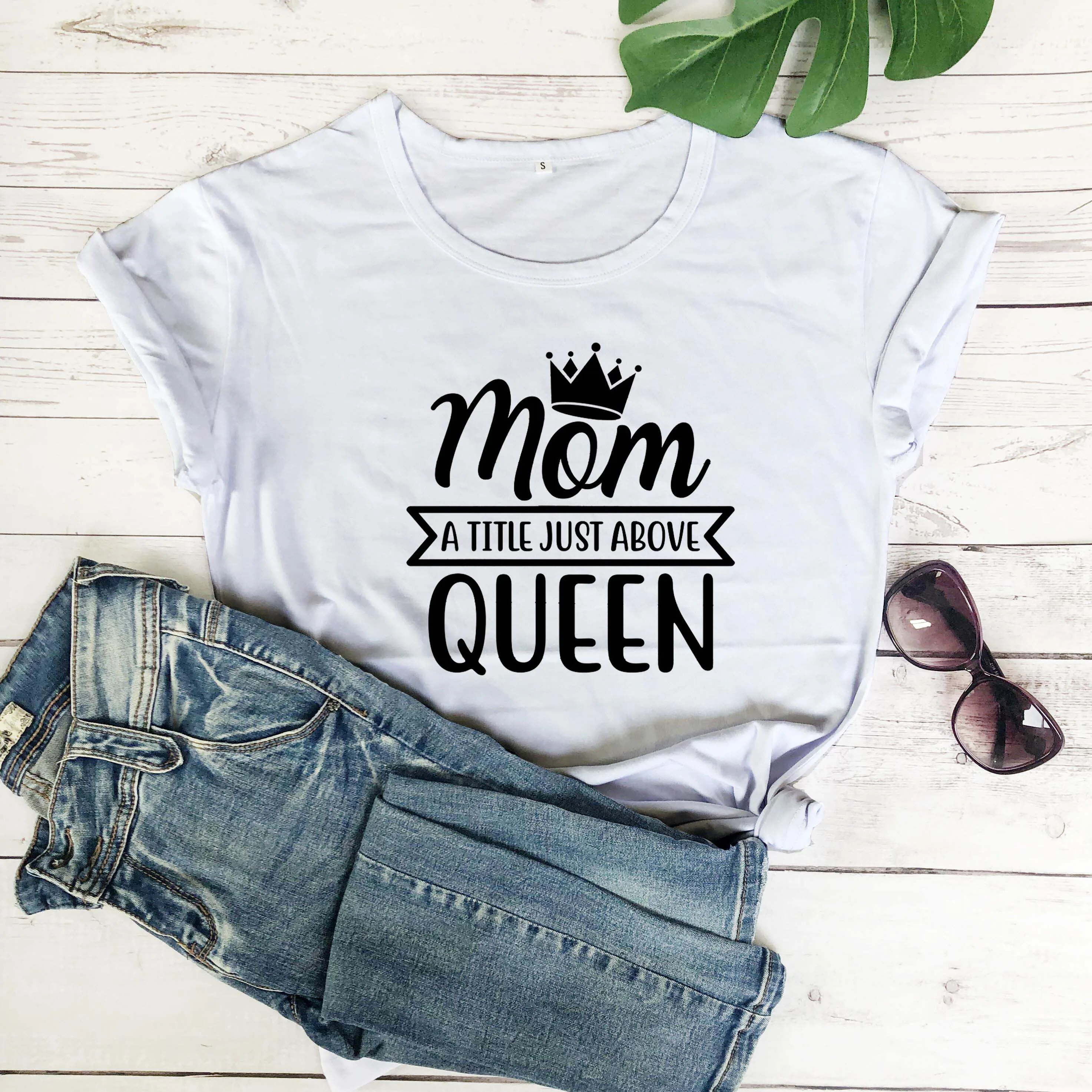 

Mom Queen crown women fashion mother days gift slogan cotton graphic t shirt girl hipster young tees street slogan art tops M403
