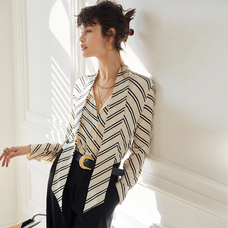 Женская блузка в полоску с длинным рукавом и отложным воротником | одежда