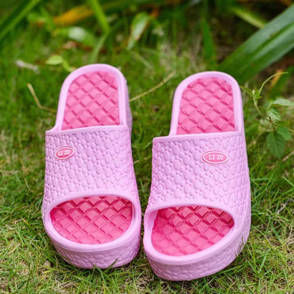 Сланцы женские на толстой подошве модные пляжные тапочки платформе с дырками для