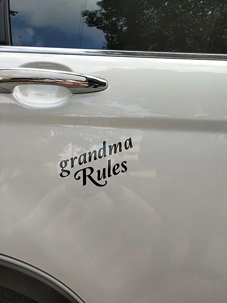

ZTTZDY 15.5CM*8.5CM Fashion Words Grandma Rules Vinyl Decal Car Sticker Reflective ZJ2-0024