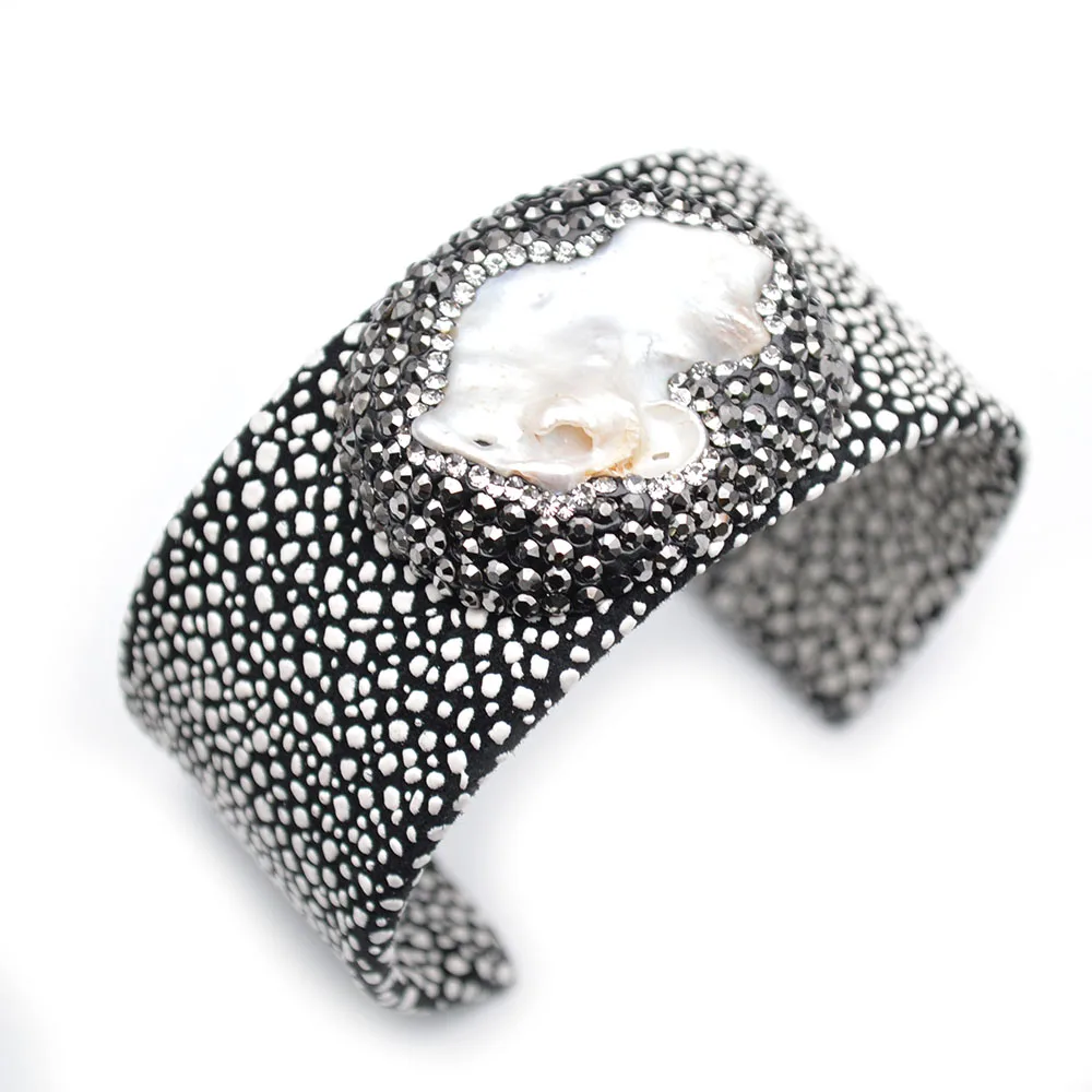 Натуральный пресноводный жемчуг серый цвет белое пятно черная кожа Ширина 30 мм