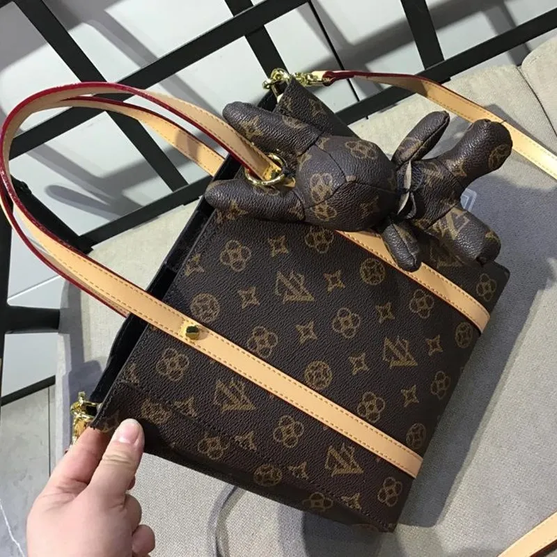 

Famous Luxury Brand 2021 New Fashion Portable All-match One-shoulder Texture Messenger Bag Purses and Handbags Grand Sac Femme
