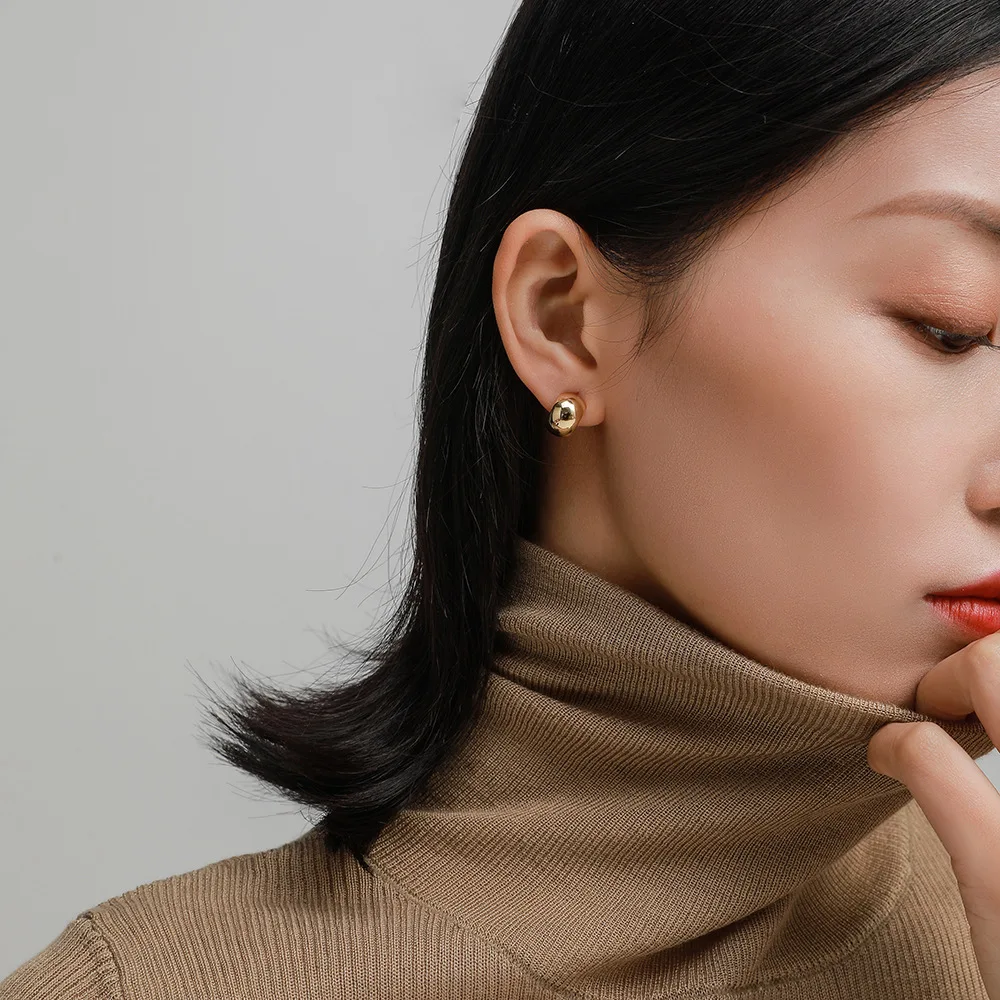 

Fashion Geometric Simple Smooth Metal Stud Earrings For Women Dainty C-shaped Minimalist Simple Style Earrings 2021 Trend