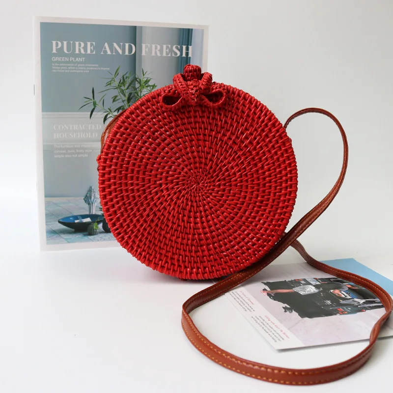 Женская круглая соломенная сумка летняя разноцветная плетеная пляжная из