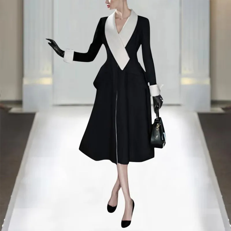 Женское длинное пальто с v образным вырезом белое шерстяное длинными рукавами и