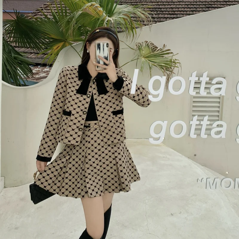 

Runway Sweet Women Elegant Tweed 2 Piece Set Girl Autumn Clothes Single Breasted Bow Jacket And Mini Pleated A-Line Skirt Outfit