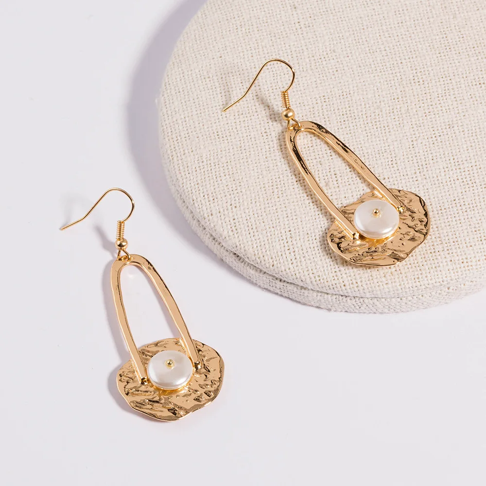 Серьги-гвоздики с металлической кисточкой и жемчугом | Украшения аксессуары