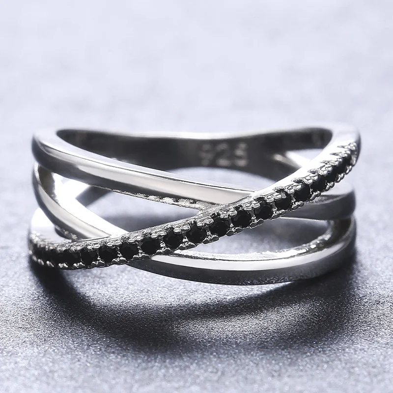 Женское кольцо с крестиком Huitan черное микро покрытием из циркония вечерние