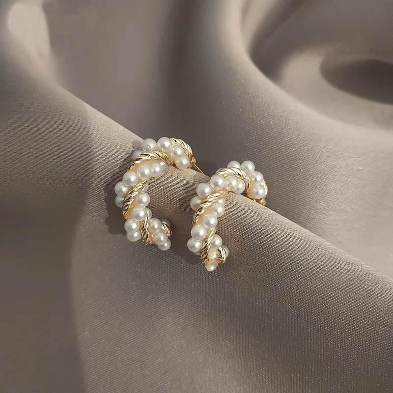 

C-shaped covered pearl earrings The same earrings from Dongdaemun, Korea, simple, light, luxurious, personalized earrings