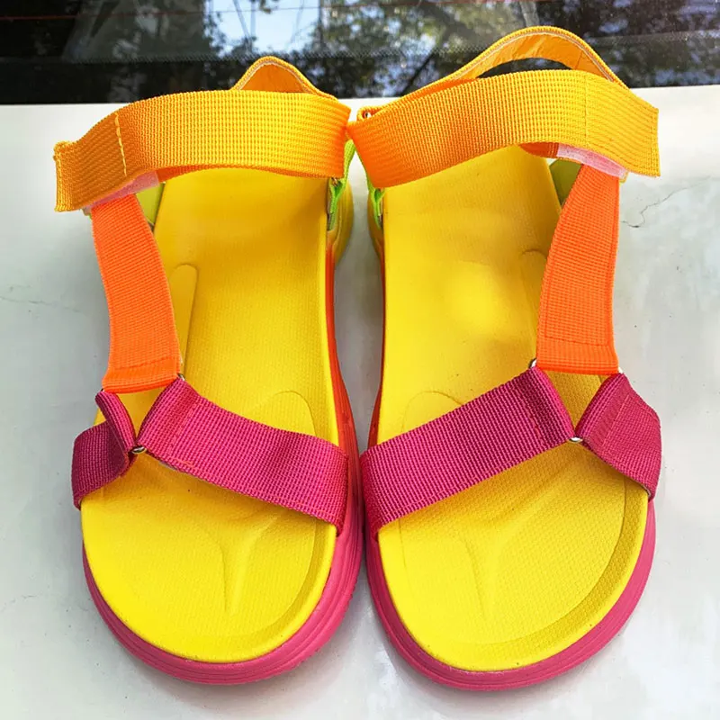 Сандалии женские на плоской подошве повседневные босоножки для пляжа уличная