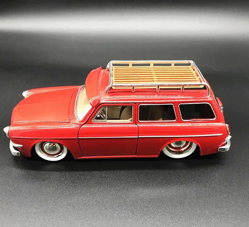 Модель литая автомобиля JADA 1:24 Volkswagen Городской Универсал из сплава коллекция для