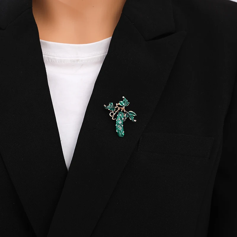 

Enamel Rhinestone Green Plant Cucumber Brooch Female Jewelry Gift