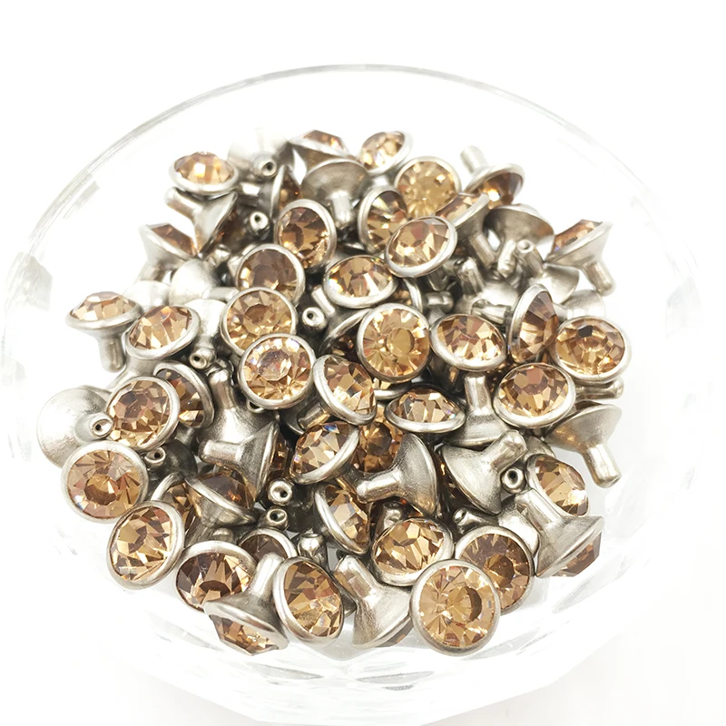 Заклепки из горного хрусталя в виде Колорадо-топаза 6 мм и 8 серебристого металла