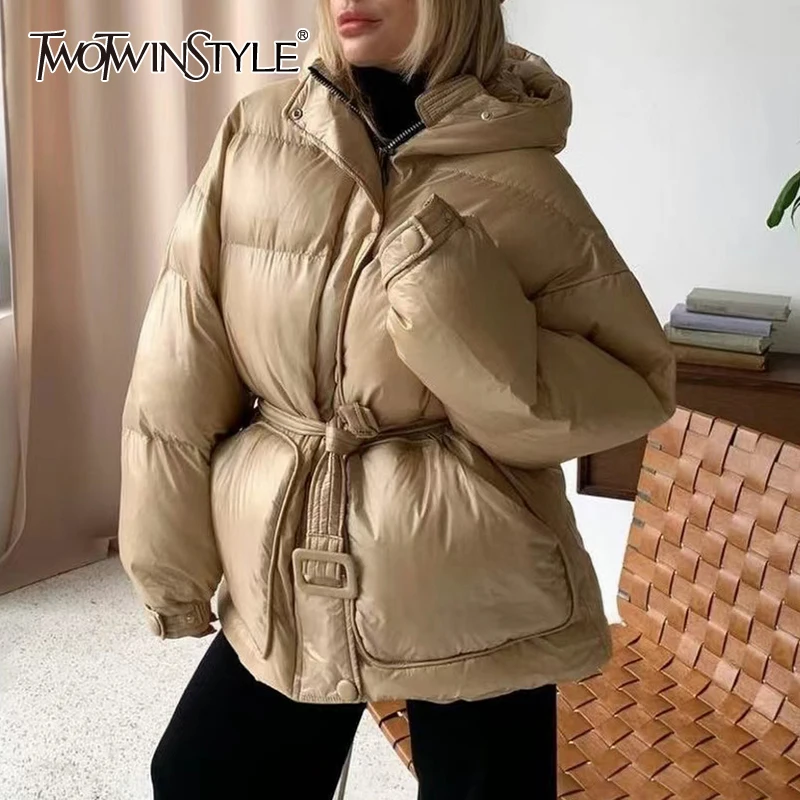 

Женское повседневное пальто TWOTWINSTYLE, толстое хлопковое Свободное пальто с воротником с капюшоном и длинными рукавами, на завязках, на зиму, ...