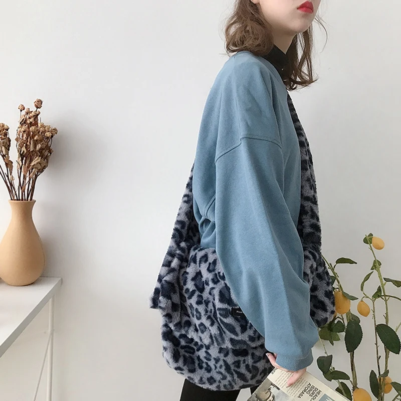 

Fashion Women's Plush Soft Handbag Retro Shoulder Messenger Bag Casual Warm Winter Leopard Pattern Bag