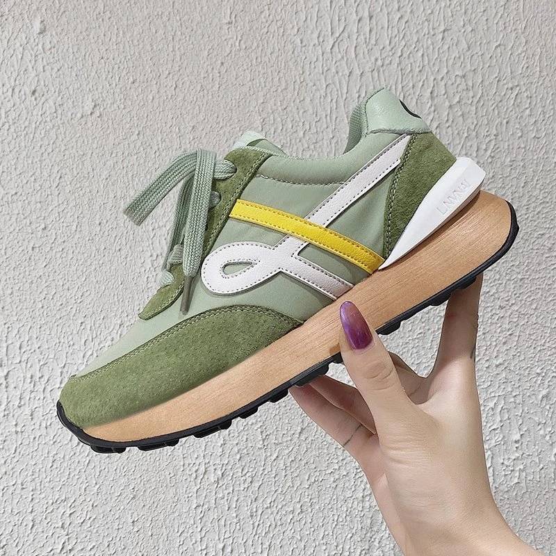 Женские массивные кроссовки зеленые повседневные на платформе шнуровке