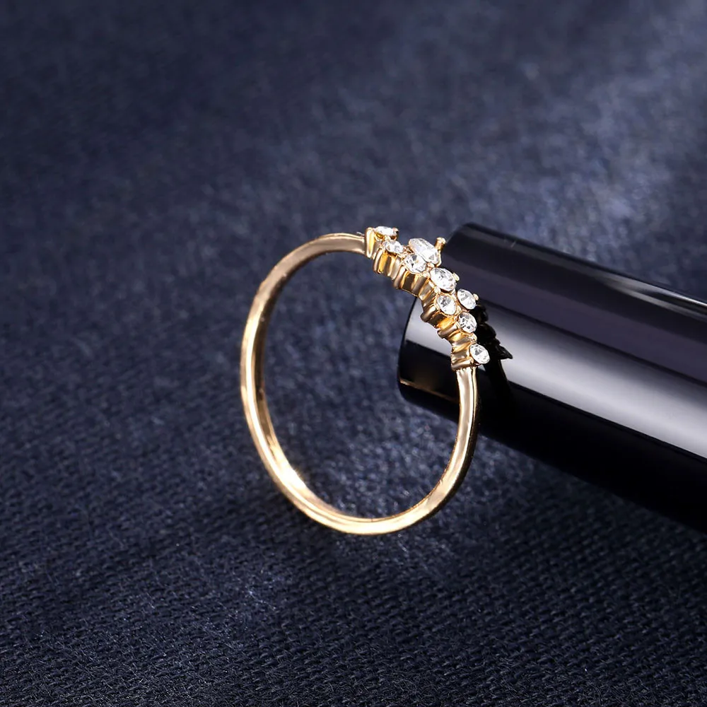 

Fashion Simple Crystal Ring Elegant Women Inlay Zircon Gold Color Ring Romantic Charm Bride Wedding Engagement Jewelry Gifts