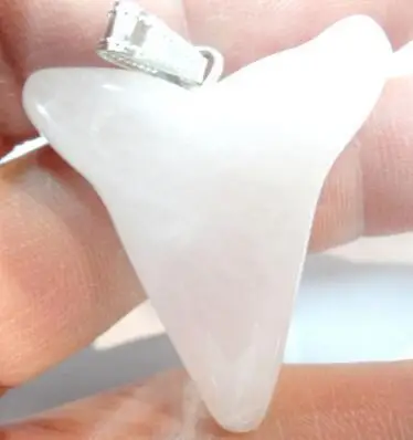 Натуральный драгоценный камень кварц кристалл тигровый глаз бирюзой и зубами